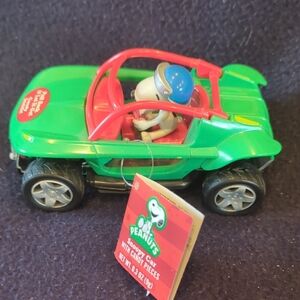 Peanuts Snoopy Green and Red Adventure Candy Car